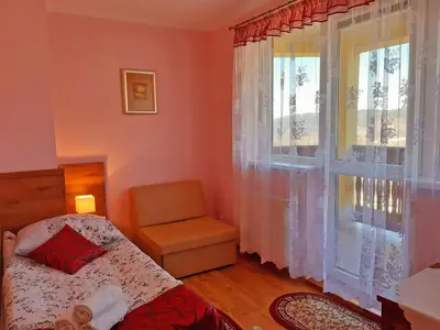 Łóżko lub łóżka w pokoju w obiekcie Pensjonat Zielone Wzgórze w Bolesławowie
