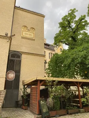 Budynek, w którym mieści się apartament