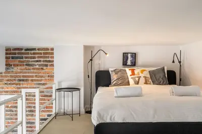 Łóżko lub łóżka w pokoju w obiekcie RentPlanet - Apartament Matejki