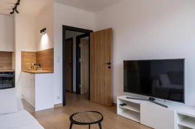 Telewizja i/lub zestaw kina domowego w obiekcie RentPlanet - Apartament Miedziana
