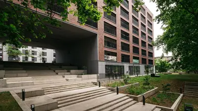 Budynek, w którym mieści się apartament