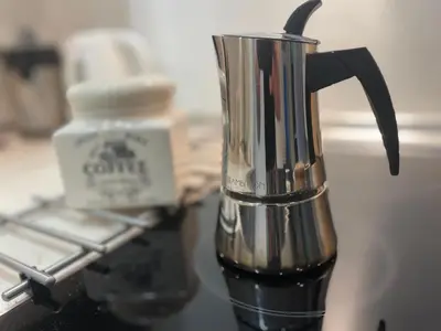 Zestaw do parzenia kawy i herbaty w obiekcie Mieszkanie Serce Natury w Polanicy Zdrój