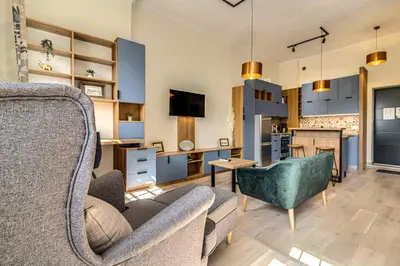 Telewizja i/lub zestaw kina domowego w obiekcie RentPlanet - Apartament Powstańców Śląskich