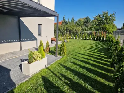 Ogród w obiekcie Aleja Ogrodowa z Jacuzzi