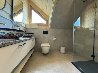 Łazienka w obiekcie Brzozowa Chata - z prywatnym Jacuzzi i wspaniałym ogrodem - by SpaceApart