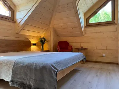 Łóżko lub łóżka w pokoju w obiekcie Brzozowa Chata - z prywatnym Jacuzzi i wspaniałym ogrodem - by SpaceApart