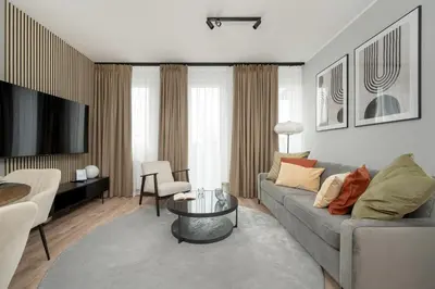 Telewizja i/lub zestaw kina domowego w obiekcie Apartamenty Zwycięska z klimatyzacją, FREE GARAGE Wrocław by Noclegi Renters