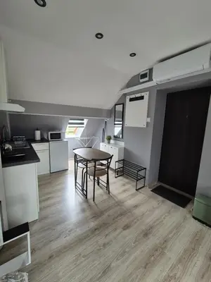 Kuchnia lub aneks kuchenny w obiekcie Apartament na poddaszu