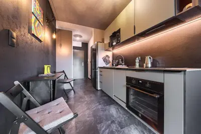 Kuchnia lub aneks kuchenny w obiekcie Magnolia Modern Studio by BookingHost