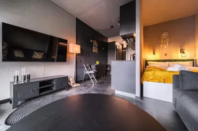 Telewizja i/lub zestaw kina domowego w obiekcie Magnolia Modern Studio by BookingHost