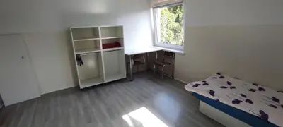 Łóżko lub łóżka w pokoju w obiekcie Adam room 1