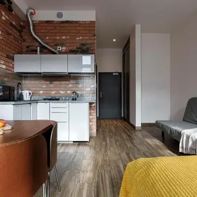 Urban Chic - Main Rail Station - Stylish Studio - K28