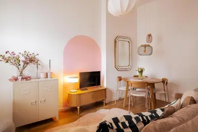 Telewizja i/lub zestaw kina domowego w obiekcie RentPlanet - Apartamenty Ruska