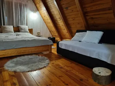 Łóżko lub łóżka w pokoju w obiekcie DOMEK Trzynastka