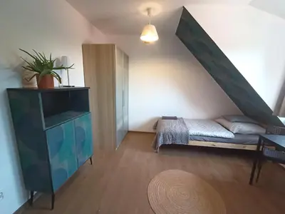 Łóżko lub łóżka w pokoju w obiekcie Lemuria Pokoje Hostel Chojnowska A