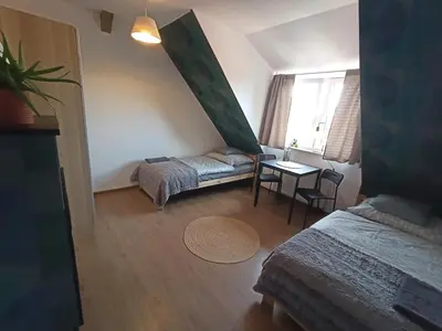 Łóżko lub łóżka w pokoju w obiekcie Lemuria Pokoje Hostel Chojnowska A