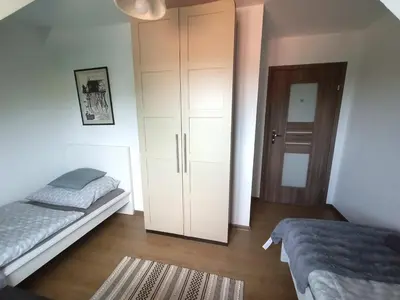 Łóżko lub łóżka w pokoju w obiekcie Lemuria Pokoje Hostel Chojnowska A