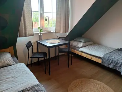 Łóżko lub łóżka w pokoju w obiekcie Lemuria Pokoje Hostel Chojnowska A