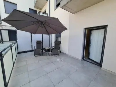Patio lub wspólna przestrzeń na świeżym powietrzu w obiekcie Apartament