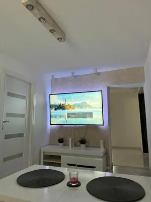 Telewizja i/lub zestaw kina domowego w obiekcie Apartament NOWE MIASTO