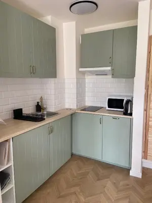 Kuchnia lub aneks kuchenny w obiekcie Perła na Grabiszynie by Apartamenty na dni Wrocław