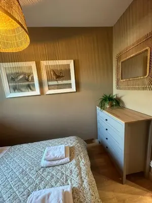 Łóżko lub łóżka w pokoju w obiekcie Apartament 8 z Ogródkiem i Prywatną Sauną, Rowery, Spacery w Dolinie Baryczy - 5D Apartamenty