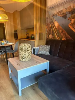 Część wypoczynkowa w obiekcie Apartament 8 z Ogródkiem i Prywatną Sauną, Rowery, Spacery w Dolinie Baryczy - 5D Apartamenty