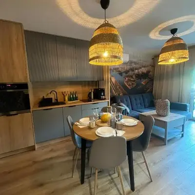 Apartament 8 z Ogródkiem i Prywatną Sauną