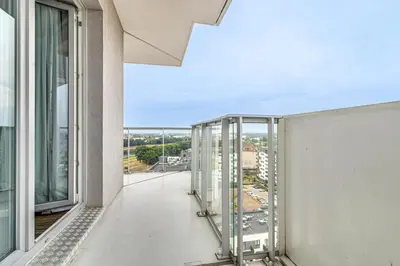 Balkon lub taras w obiekcie RentPlanet - Apartament Słonimskiego