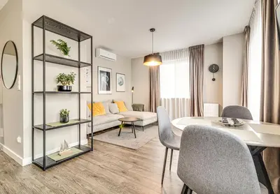 Część wypoczynkowa w obiekcie RentPlanet - Apartament Słonimskiego