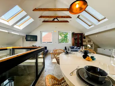 Plan piętra w obiekcie Modern 4BD, 2 Balcony, Family & Work Haven! Near Park & Bus Stop