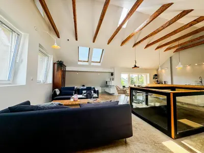 Część wypoczynkowa w obiekcie Modern 4BD, 2 Balcony, Family & Work Haven! Near Park & Bus Stop
