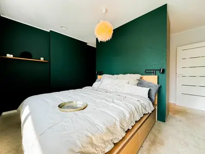 Łóżko lub łóżka w pokoju w obiekcie Modern 4BD, 2 Balcony, Family & Work Haven! Near Park & Bus Stop