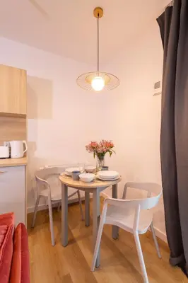 Kuchnia lub aneks kuchenny w obiekcie Apartamenty B URBAN od WroclawApartament-pl
