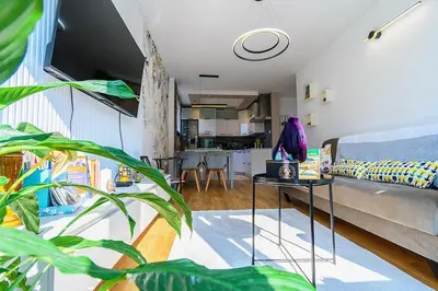 Telewizja i/lub zestaw kina domowego w obiekcie Apartament Górnik w Wałbrzychu 40m, kuchnia, klima, Wifi, parking