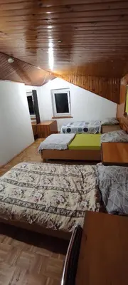 Łóżko lub łóżka w pokoju w obiekcie Adam room 7