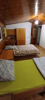 Łóżko lub łóżka w pokoju w obiekcie Adam room 7