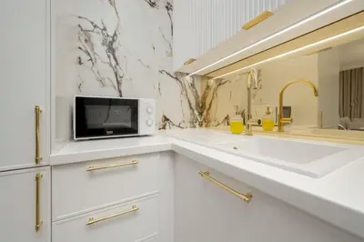 Telewizja i/lub zestaw kina domowego w obiekcie Elegant Apartment with Parking on Kępa Mieszczańska Wrocław by Renters Prestige