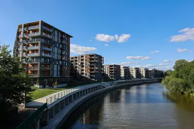 Widok na rzekę nieopodal tego apartamentu