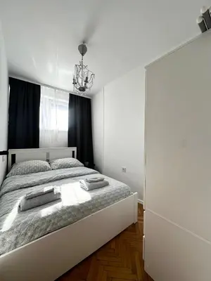 Łóżko lub łóżka w pokoju w obiekcie Wita Stwosza Apartment - Self Check-In 20h