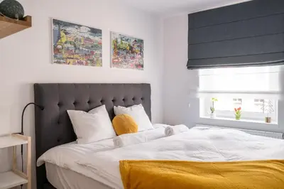 Łóżko lub łóżka w pokoju w obiekcie RentPlanet - Apartament Nowowiejska