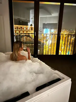 Goście zatrzymujący się w obiekcie 2-pokojowy apartament z jacuzzi w centrum Top widok!