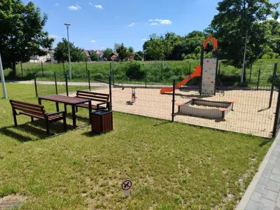 Plac zabaw dla dzieci w obiekcie Apartament przy przystani