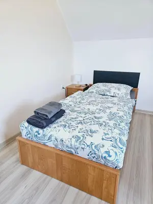 Łóżko lub łóżka w pokoju w obiekcie Apartament pod laskiem