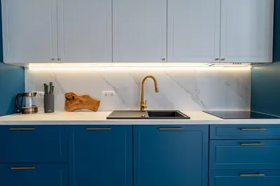 Kuchnia lub aneks kuchenny w obiekcie Apartament Szafirowy 40 - z dużym tarasem