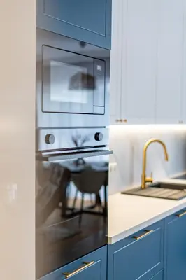 Kuchnia lub aneks kuchenny w obiekcie Apartament Szafirowy 40 - z dużym tarasem