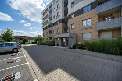 Budynek, w którym mieści się apartament