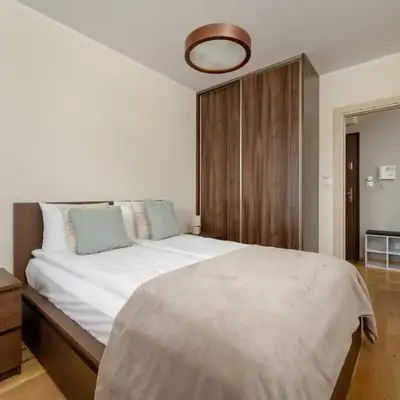 Exceptional Apartment with Parking for 6 Guests by Noclegi Renters