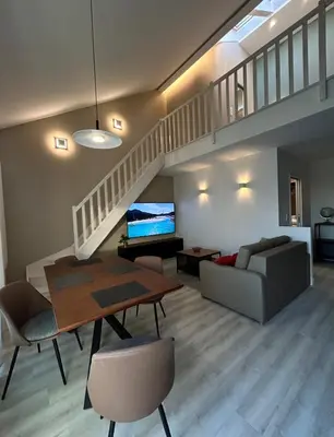 Część wypoczynkowa w obiekcie Charming Apartment