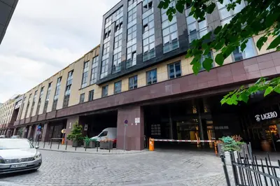 Budynek, w którym mieści się apartament